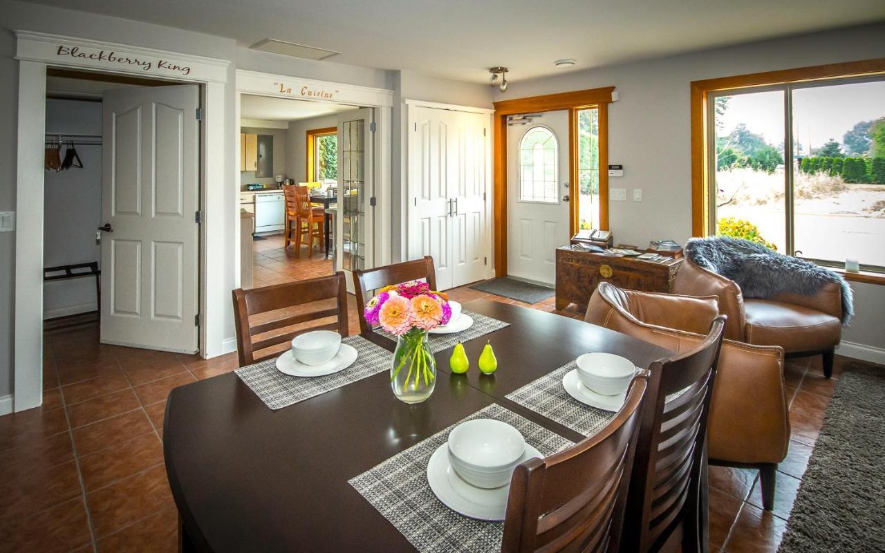 All Seasons Bed & Breakfast Келоуна Экстерьер фото