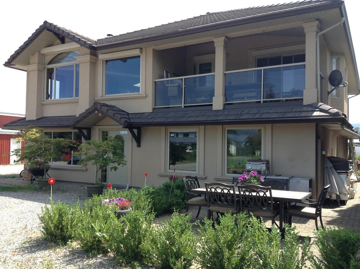 All Seasons Bed & Breakfast Келоуна Экстерьер фото