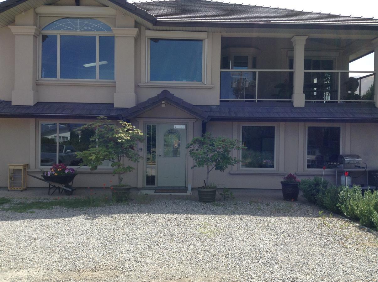 All Seasons Bed & Breakfast Келоуна Экстерьер фото