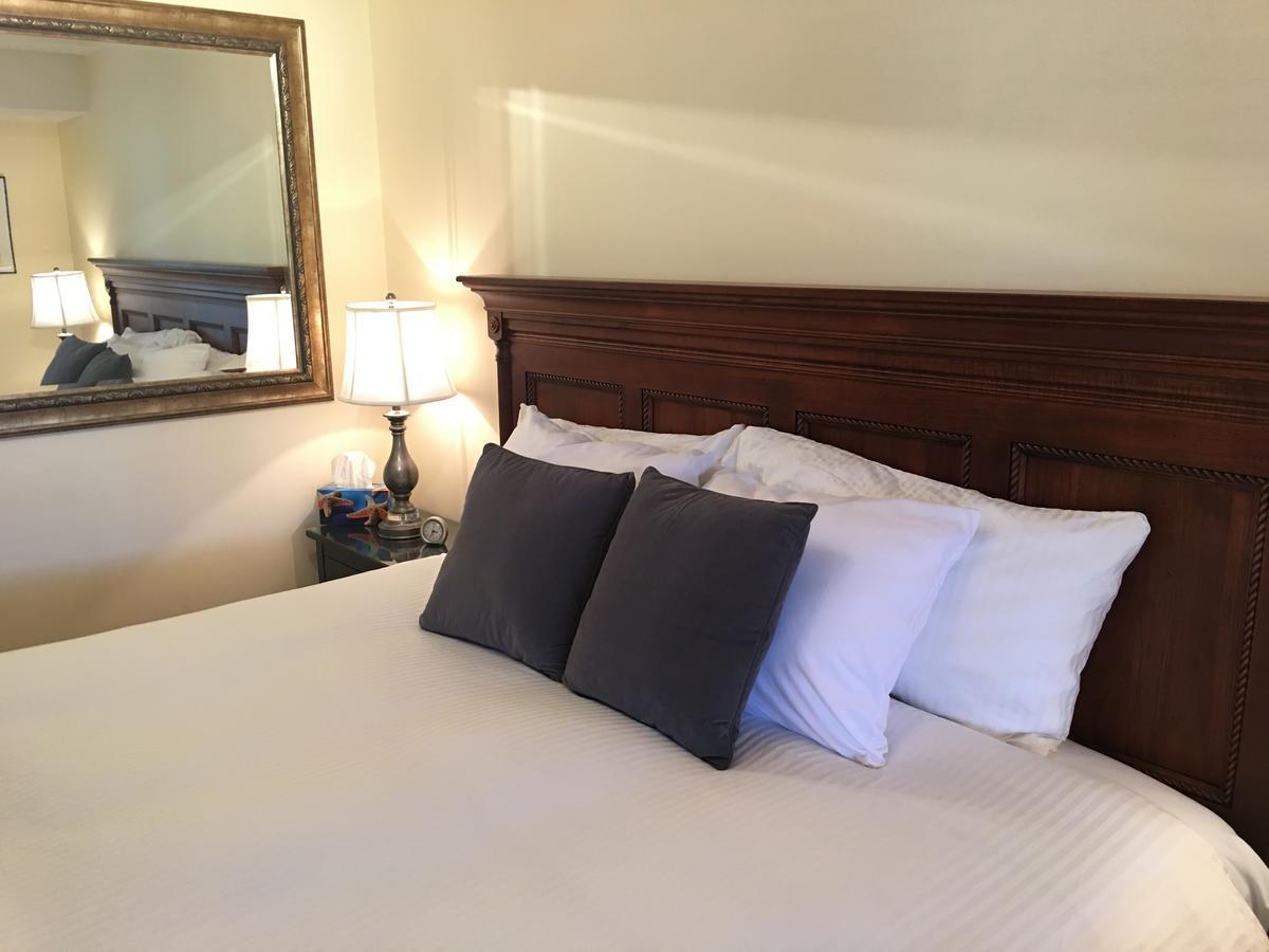All Seasons Bed & Breakfast Келоуна Экстерьер фото