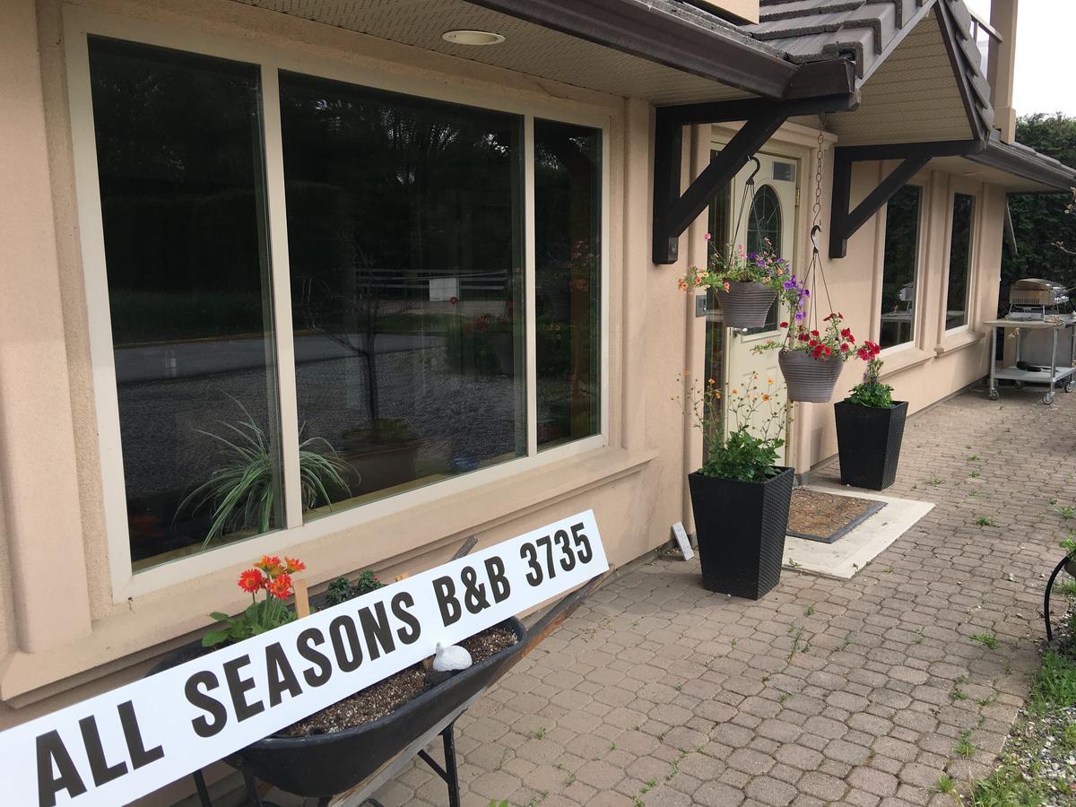 All Seasons Bed & Breakfast Келоуна Экстерьер фото